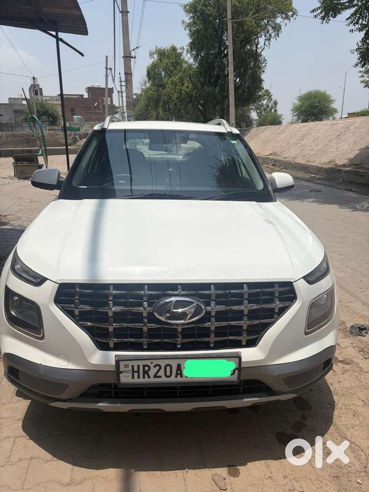 Venue Car Second Base Model Excellent Condition