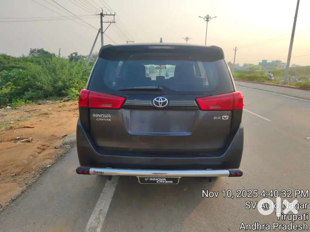 Toyota Innova Crysta 2017 Diesel 90000 Km Driven