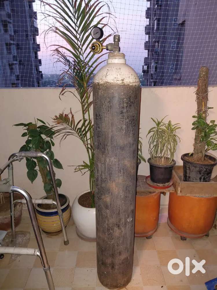 Oxygen Cylinder with Humidifier