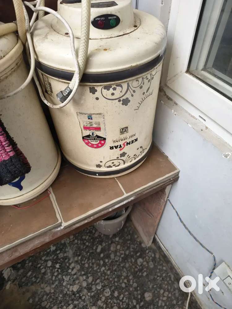 Gizar.15 liter aur 10.liter aur ek paani ke motar bachni hai