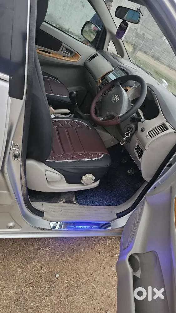 Toyota Innova 2012 Diesel 300000 Km Driven