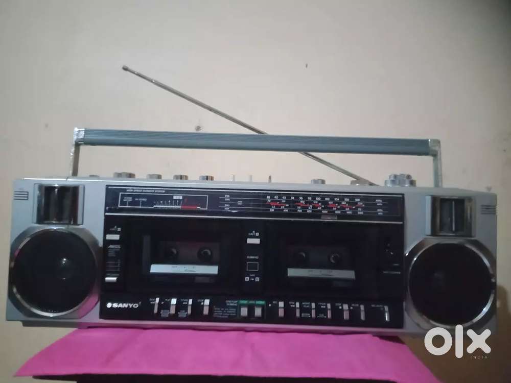 Sanyo tape recorder with FM radio full working