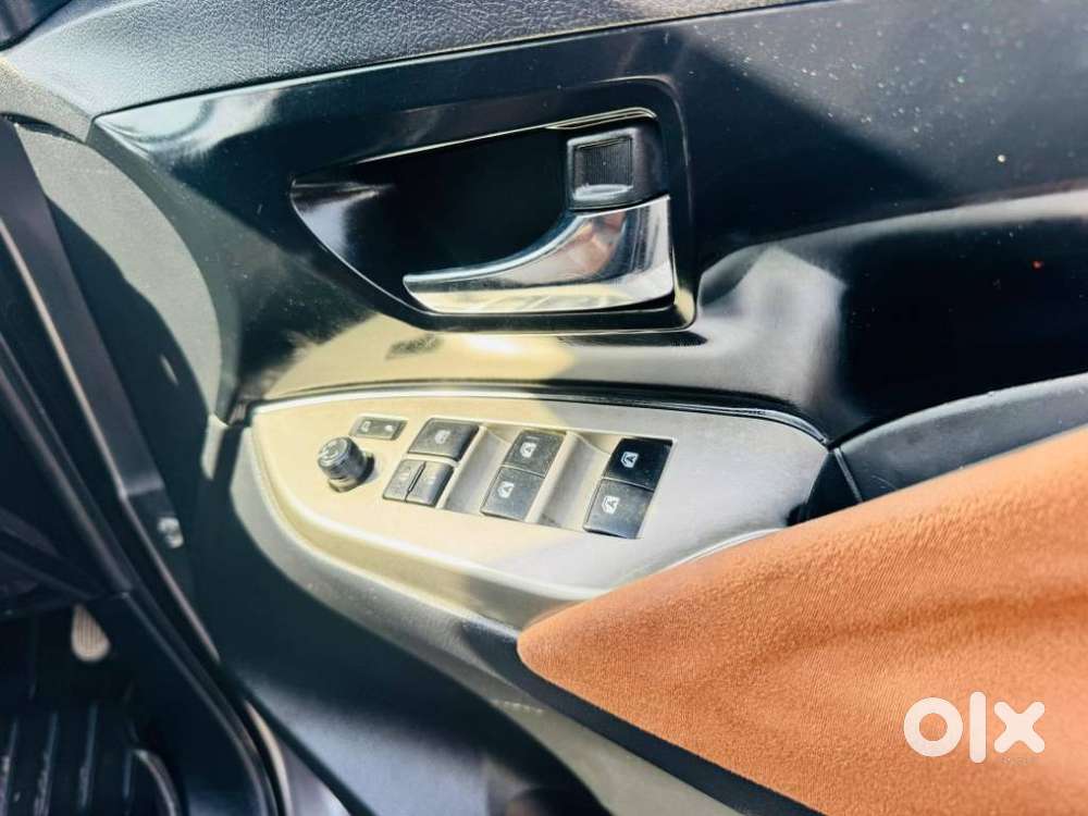 Toyota Innova Crysta 2.8 Zx At 7 Seater, 2016, Diesel