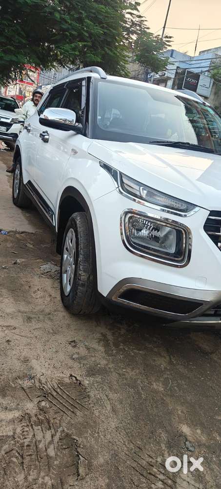 Hyundai Venue 1.4 Crdi S, 2020, Cng & Hybrids