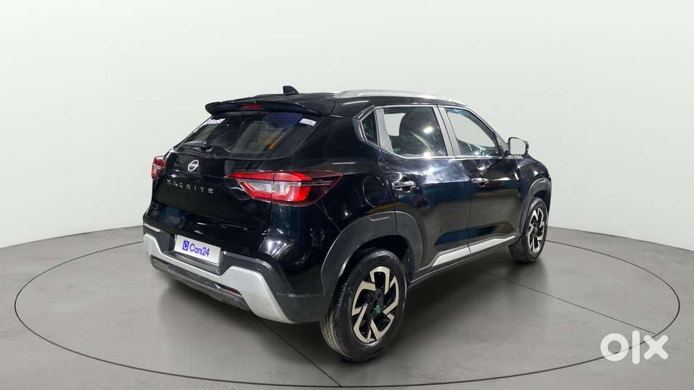 Nissan Magnite 1.0 Xv Premium, 2022, Petrol