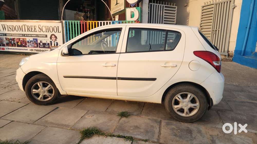 Hyundai I20 2009-2011 1.4 Asta (at), 2011, Petrol