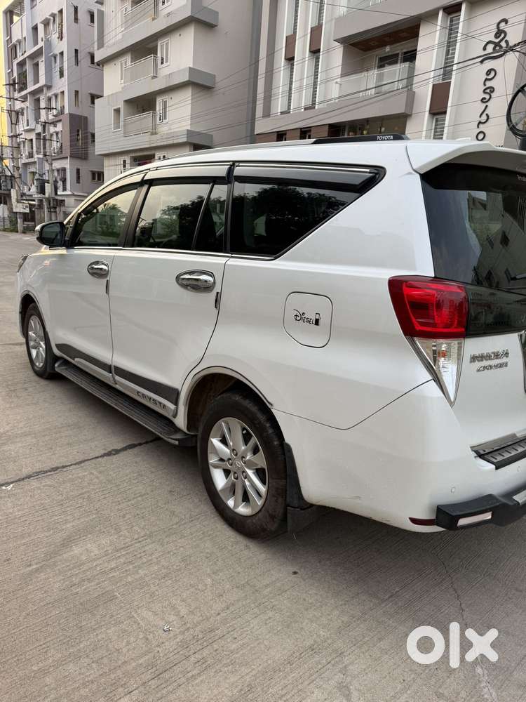 Toyota Innova Crysta 2.4 G Mt 8s, 2023, Diesel