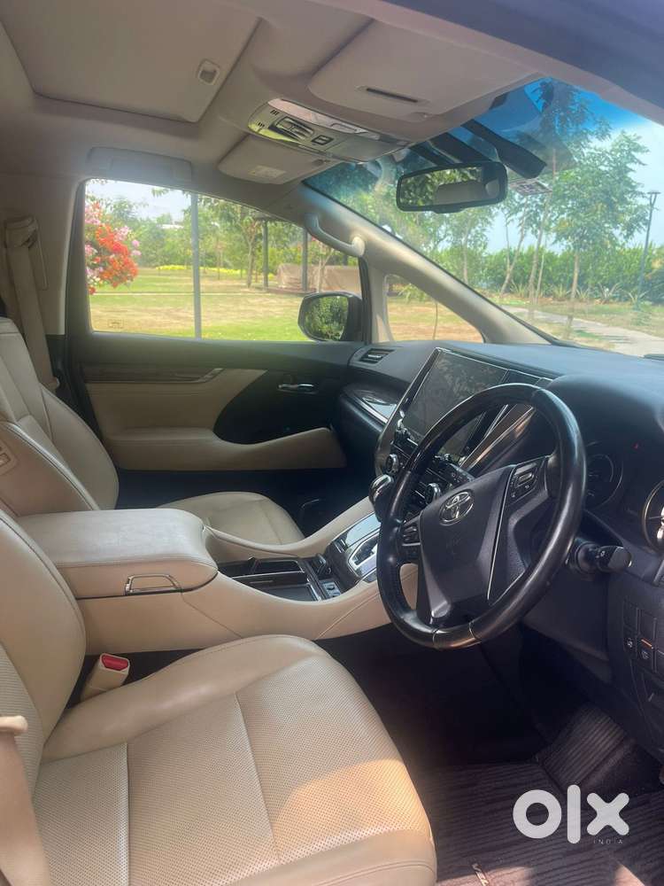 Toyota Vellfire 2.5 Executive Lounge, 2021, Petrol