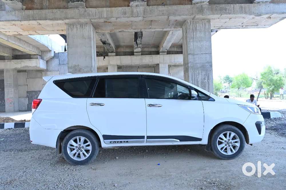 Toyota Innova Crysta 2.4 G