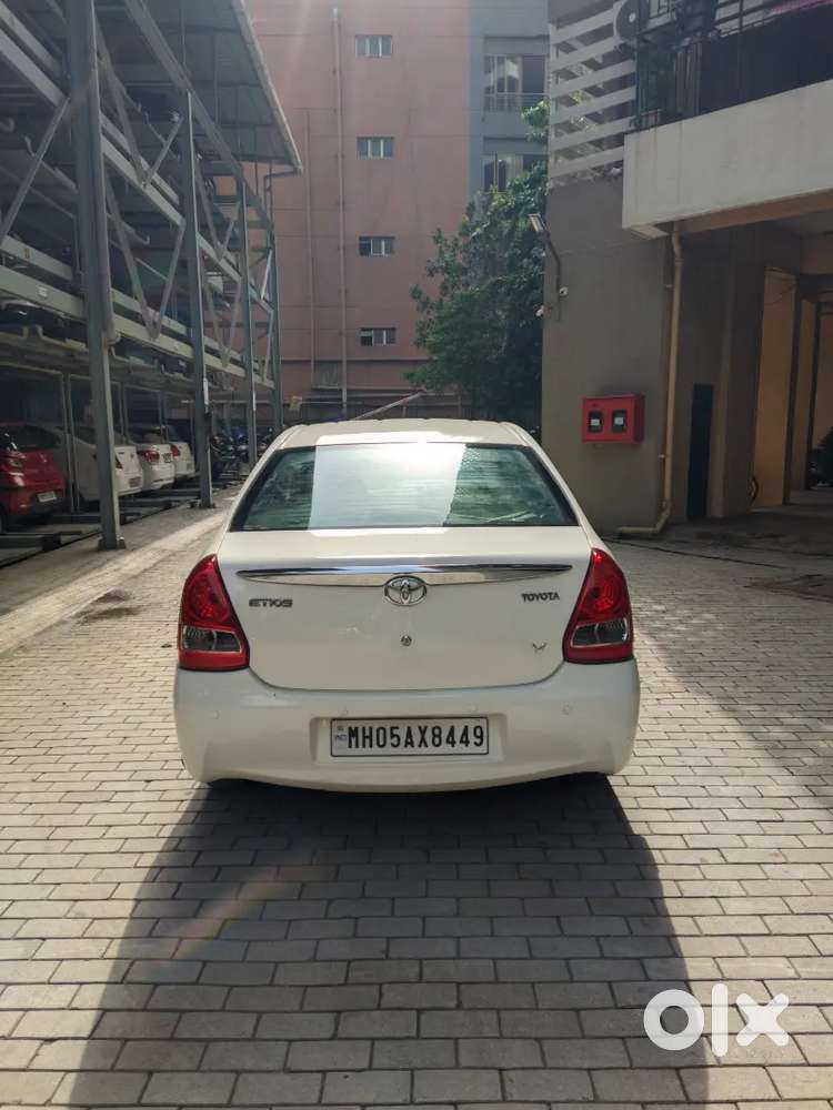 Toyota Etios 1.5 V 2012