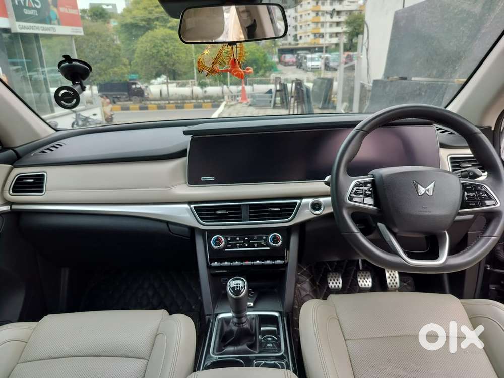 Mahindra Xuv700 2.2 Ax 7 Diesel Mt Luxury Pack Str, 2023, Diesel