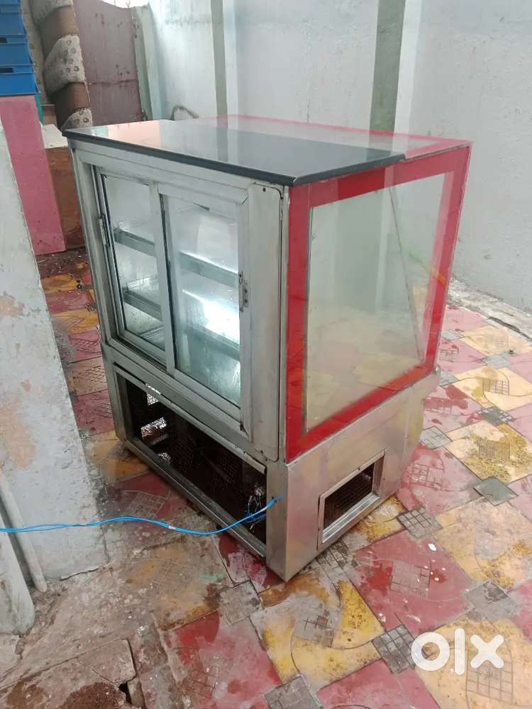 Display bakery cake free