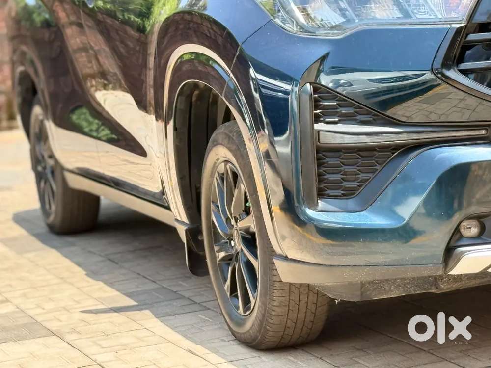 Toyota Innova Hycross 2.0 Petrol 2024