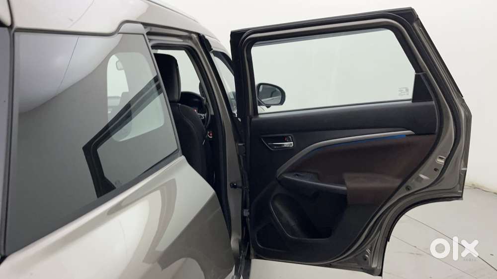 Maruti Suzuki Brezza 1.5 Zxi At Smart Hybrid Dual Tone, 2023, Petrol