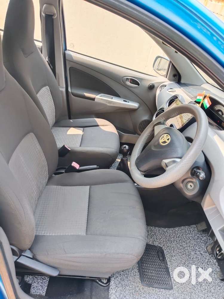 Toyota Etios V, 2011, Petrol