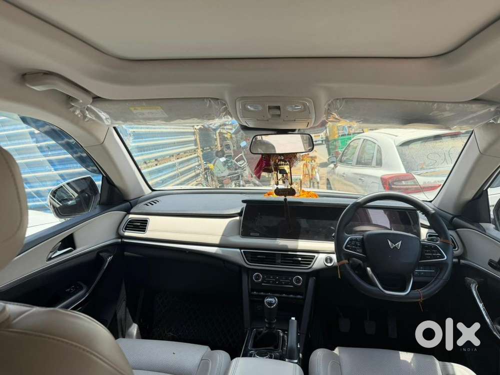 Mahindra Xuv700 2023 December Diesel 26800 Km Driven