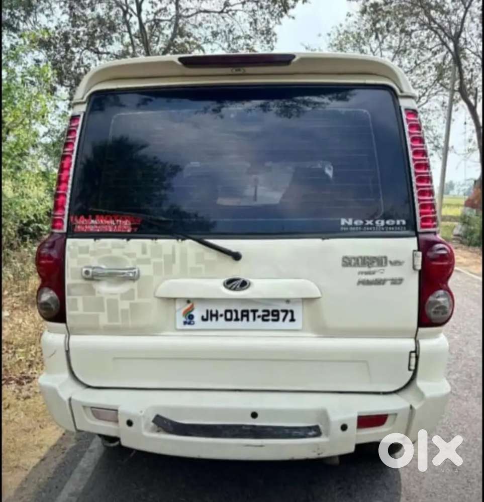 Mahindra Scorpio Classic 2013 Petrol 110000 Km Driven