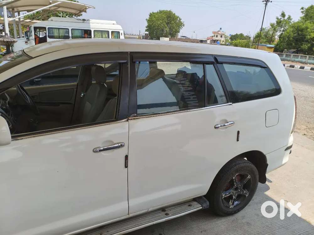 Toyota Innova 2.5 G,diesel,8 Seater,ac,power Windows  Insurance Valid