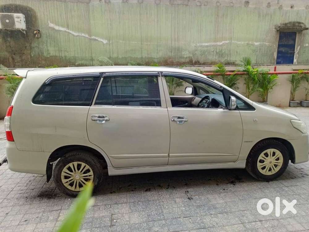Toyota Innova 2.5 G (diesel) 8 Seater Bs Iv, 2015, Diesel