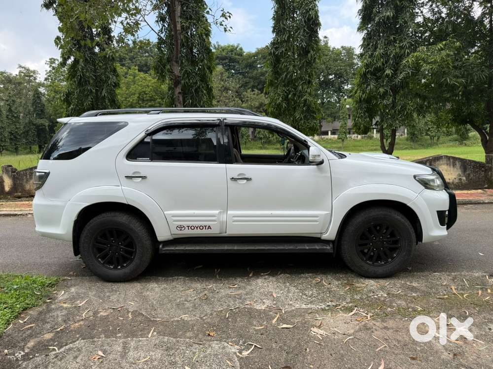 Toyota Fortuner Diesel 2012 Original Color Blue Wrapped In White