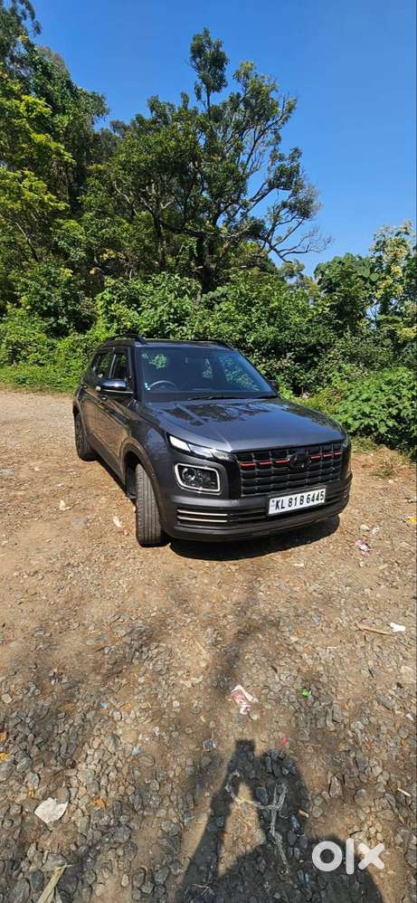 Hyundai Venue 2024 Petrol Well Maintained