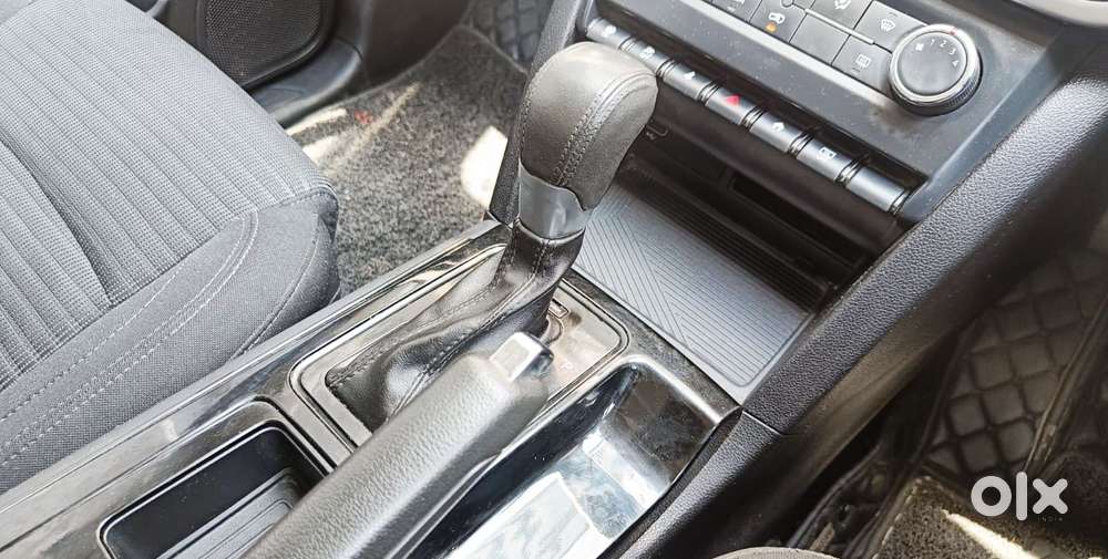 Mahindra Xuv700 2.0 Ax 5 Petrol At Str, 2022, Petrol