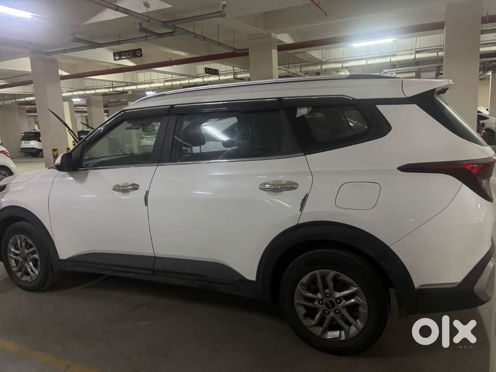 Car White Color Andin Excellent Condition
