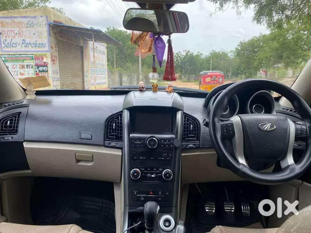 Mahindra Xuv500 W10