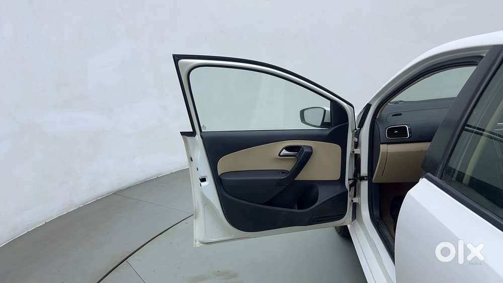 Volkswagen Polo Petrol Highline 1.2l, 2016, Petrol