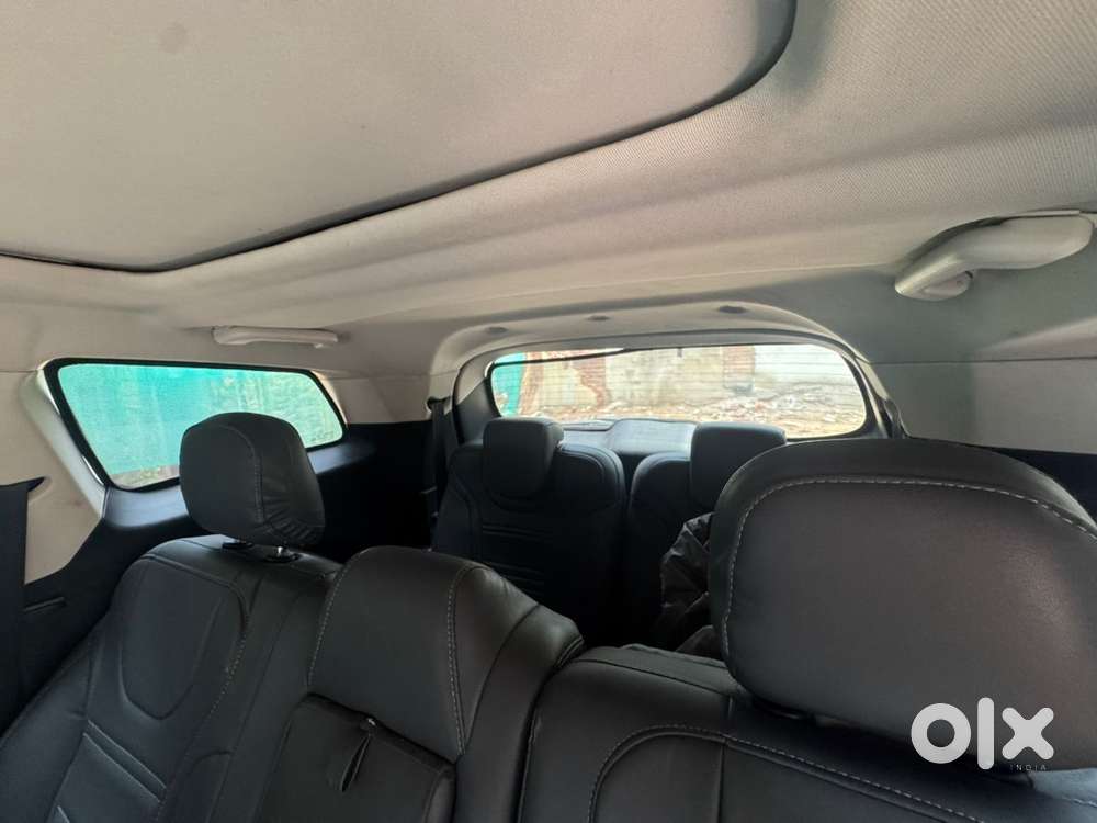 Mahindra Xuv700 2022 Year Petrol Manual Car