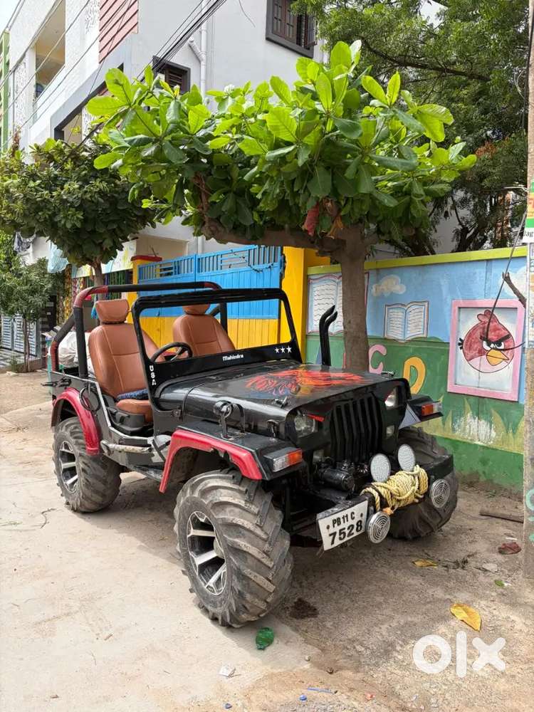 Mahindra Jeep 2000 With Manual Transmission