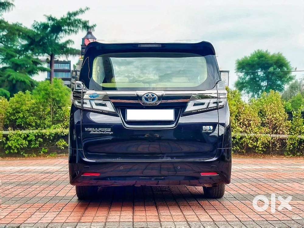 Toyota Vellfire 2.5 Executive Lounge, 2023, Petrol