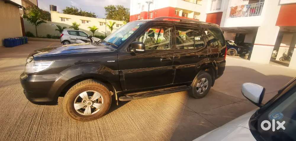 Tata Safari Storme 2015
