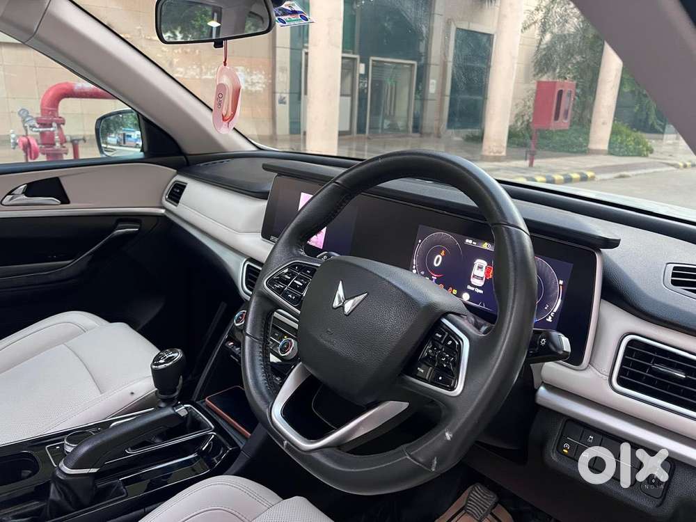 Mahindra Xuv700 2.0 Ax 7 Petrol Mt Str, 2022, Diesel