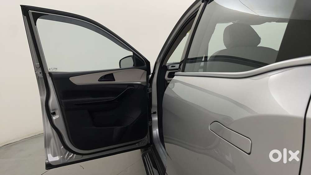 Mahindra Xuv700 2.2 Ax 5 Diesel At 7 Str, 2023, Diesel