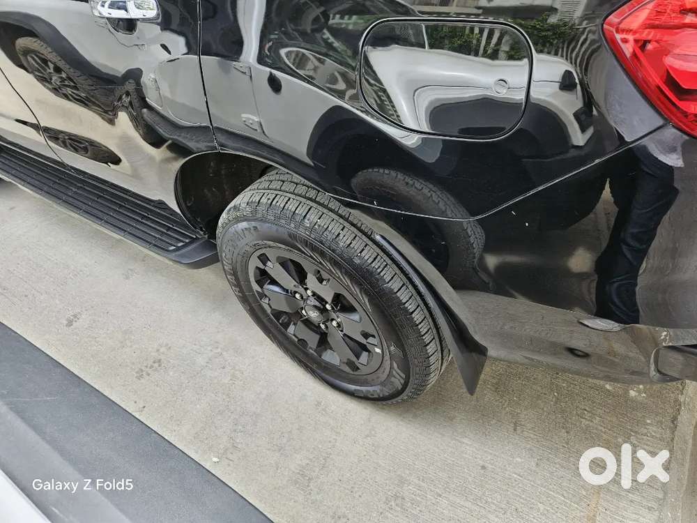 Ford Endeavour Black 2021