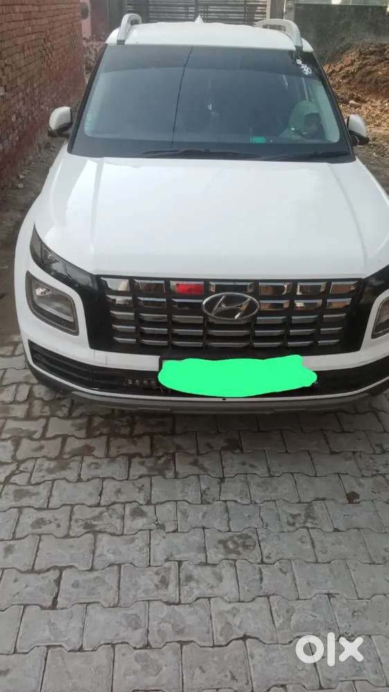 Hyundai Venue 2023 Petrol  Excellent Condition