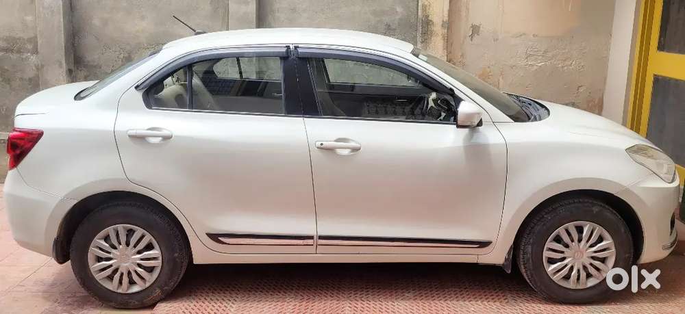 Maruti Suzuki Dzire 2019,automatic,bs6,petrol,1st Owner,white