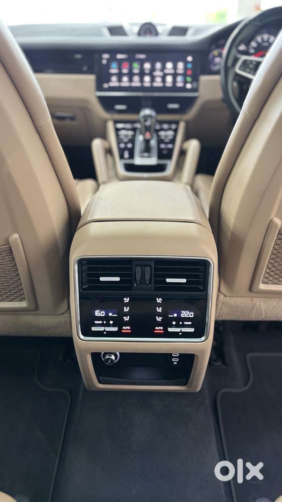 Porsche Cayenne Base, 2023, Petrol