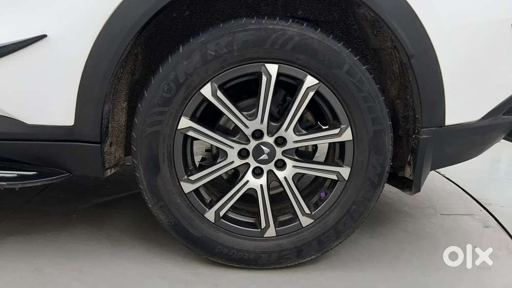 Mahindra Xuv700 2.2 Ax 7 Diesel At Luxury Pack Str Awd, 2022, Diesel