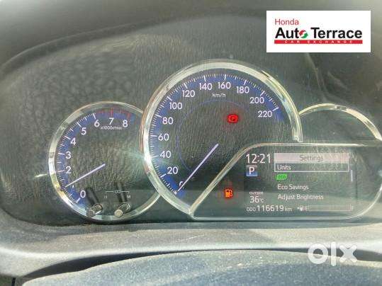 Toyota Yaris V Cvt, 2018, Petrol