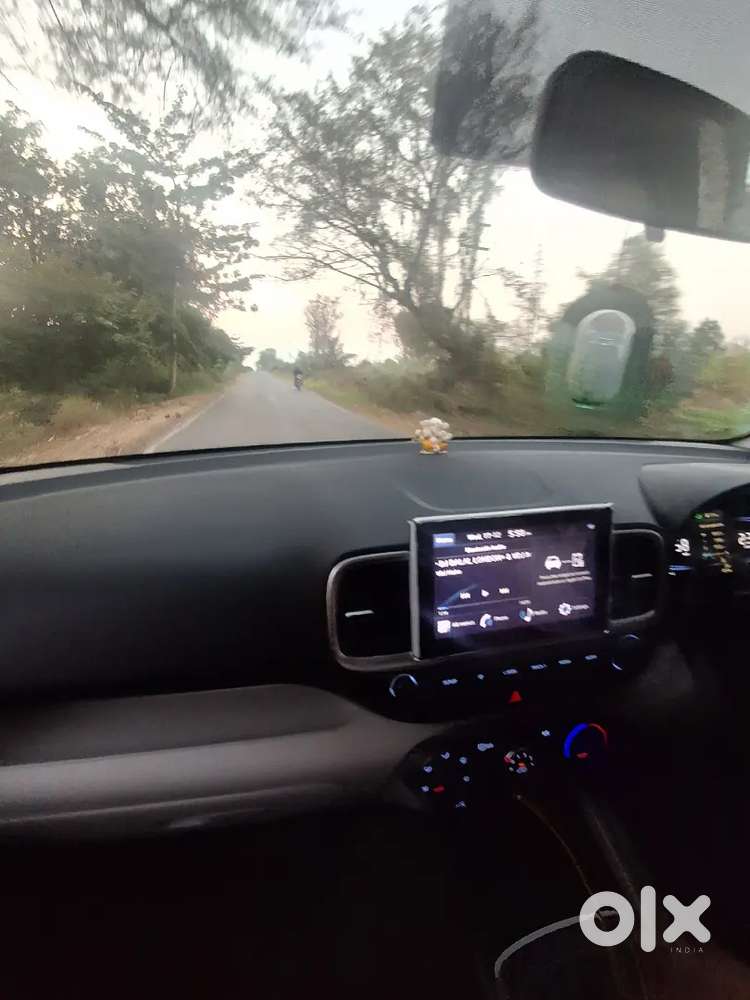 Hyundai Venue 2023 Petrol 10000 Km Driven