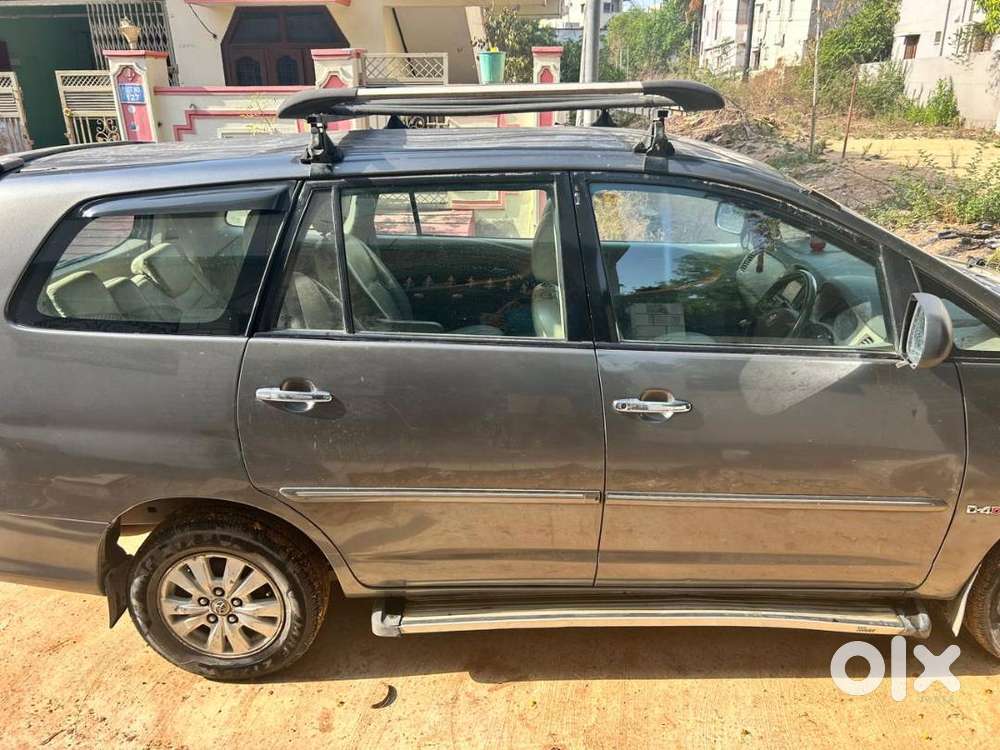 Toyota Innova 2.5v 2010 Model Resale