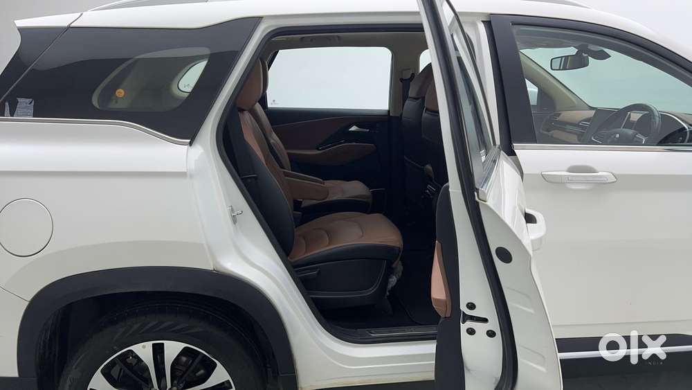 Mg Hector Plus Sharp Pro 1.5 Turbo Petrol Mt 6 Str, 2023, Petrol
