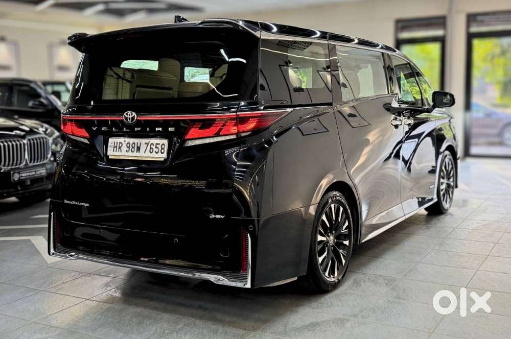 Toyota Vellfire 2.5 Executive Lounge, 2025, Petrol