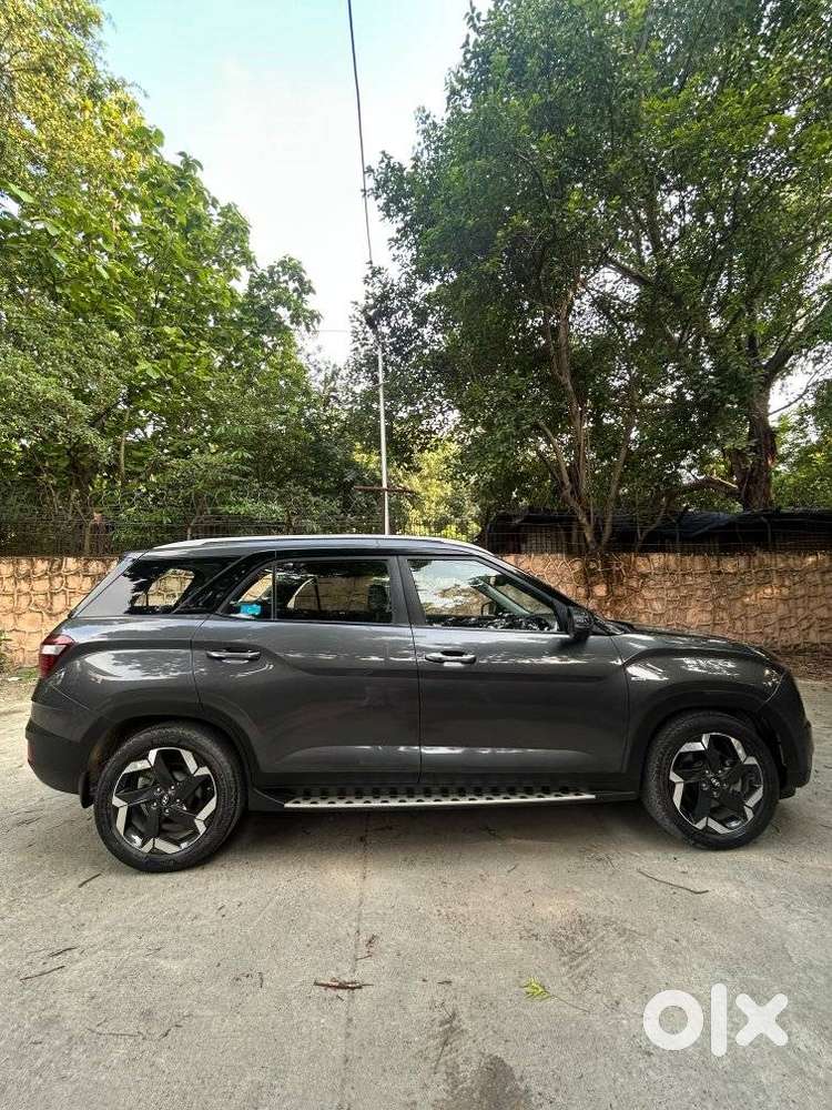 Hyundai Alcazar 2.0 Signature (o) Petrol At 6 Str Dual Tone, 2022, P..