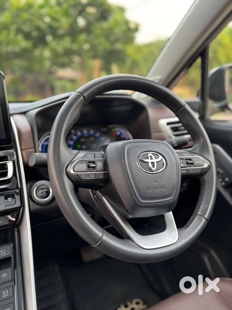 Toyota Innova Hycross 2.0 Zx (o) Hybrid 7 Str, 2025, Petrol