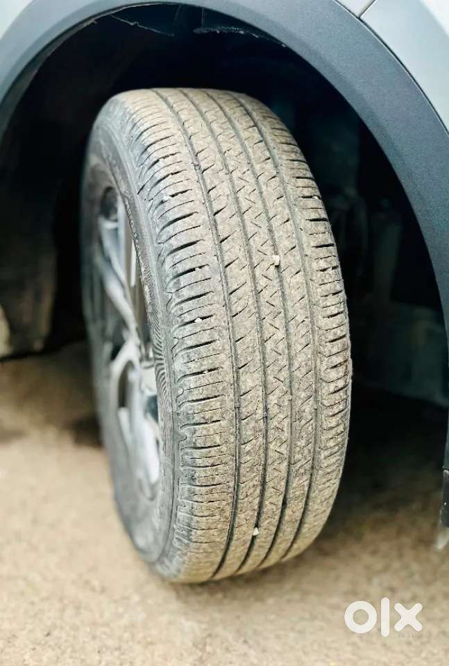 Mahindra Xuv700 2.0 Ax 5 Petrol Mt Str, 2021, Petrol