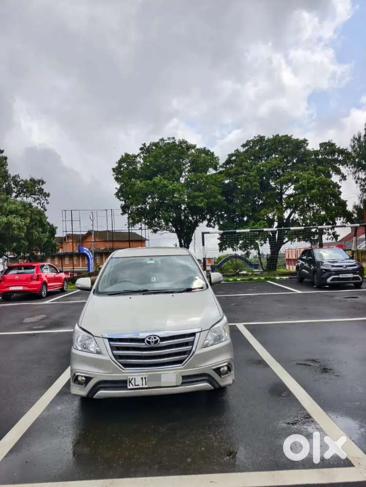 Toyota Innova 2.5 V 7 Seater  2014  Diesel  Well Maintained