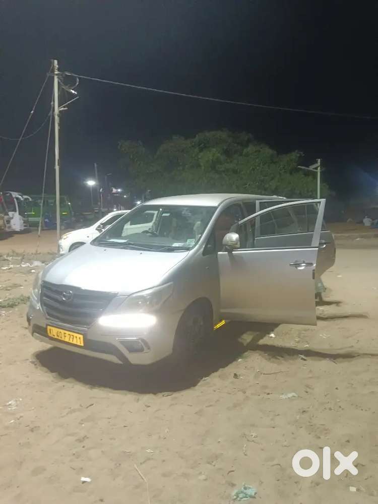 Toyota Innova 2012 Diesel 300000 Km Driven